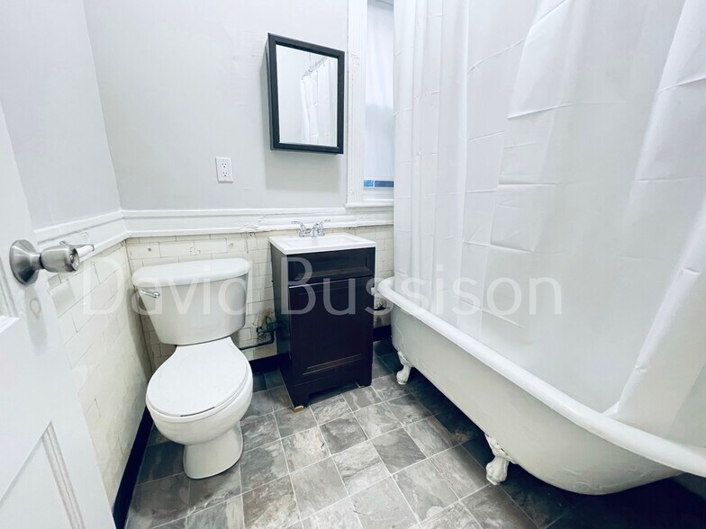 Building Photo - 75 Chester St