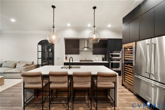 Building Photo - 441 W 7th St