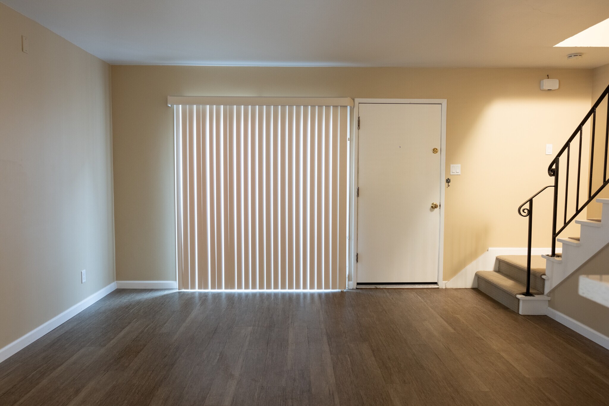 Entry - 2525 Sir Francis Drake Blvd