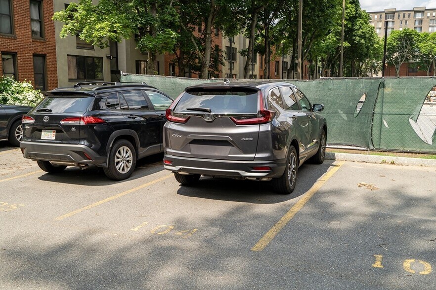 Building Photo - 38 Juniper St