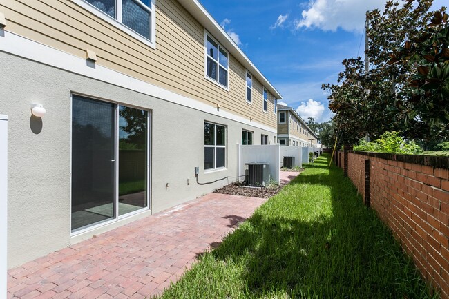 Building Photo - 4/2.5 Beautiful Energy Efficient Townhome ...