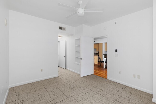 Building Photo - 54 Rainey St