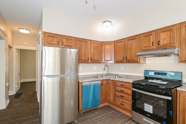 Building Photo - Fantastic 2bd/1ba home! Coming soon!