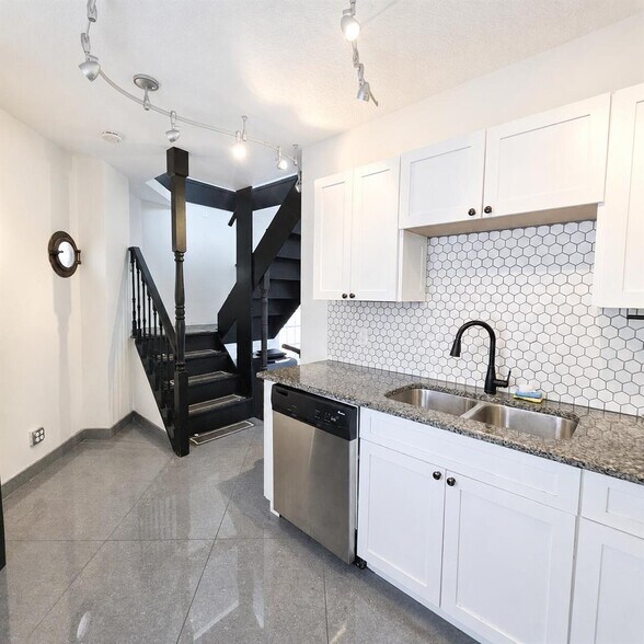 Building Photo - 3709 S Olive Ave
