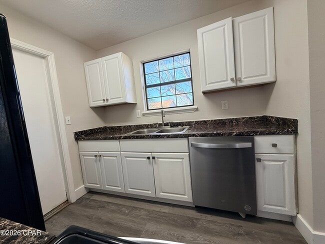 Building Photo - 6615 Enzor St