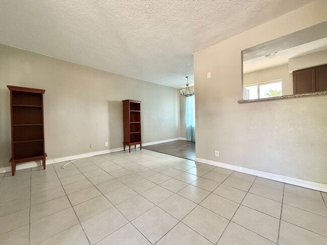 Building Photo - Charming 2-Bed Apartment – Well-Maintained...