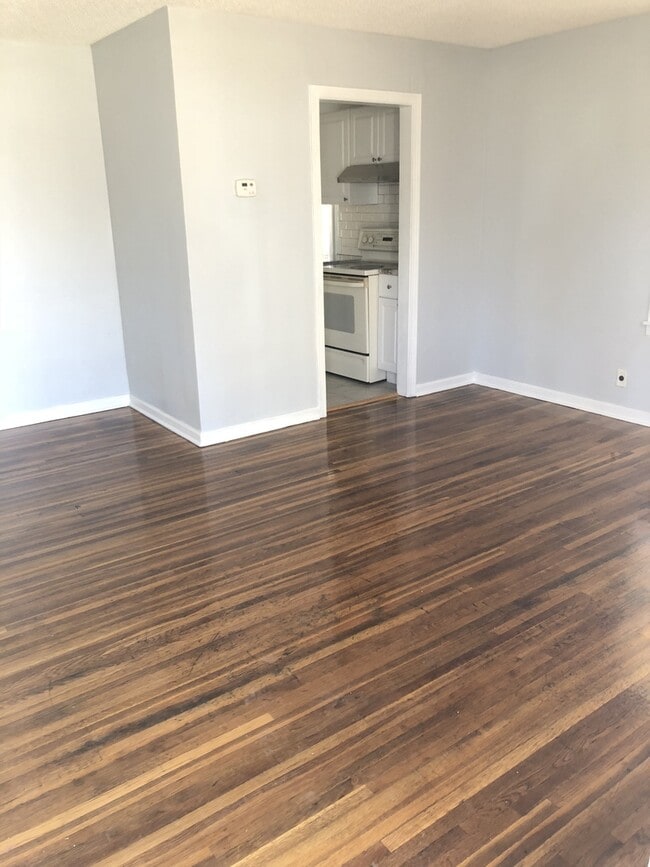 Building Photo - 3 bedroom 1 bath home