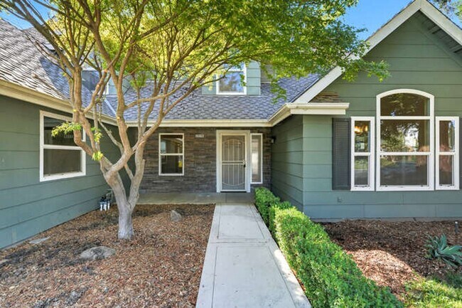 Building Photo - Spacious 5-Bedroom Home with Pool in NE Fr...