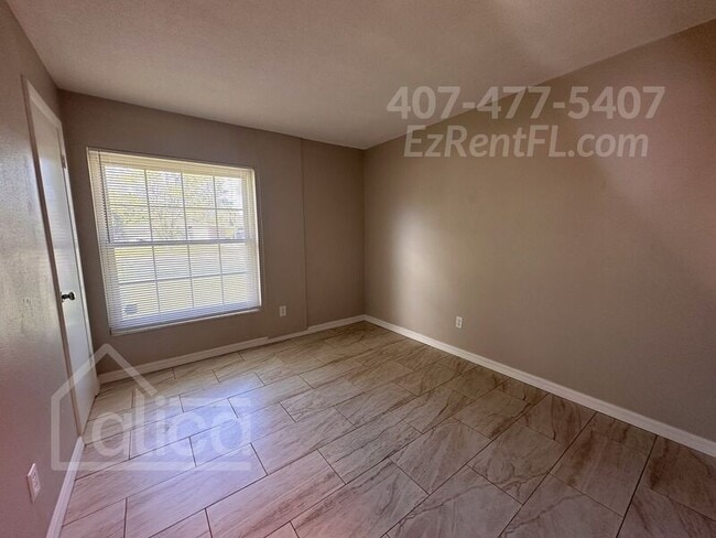 Building Photo - 2155 Aaron Ave