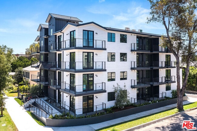 Building Photo - 10352 Riverside Dr