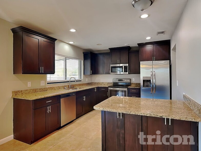 Building Photo - 16511 W Course Dr