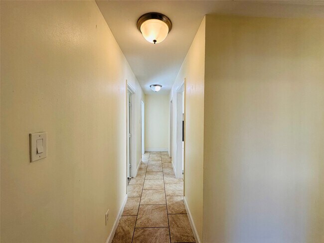 Building Photo - 6729 Lodge St