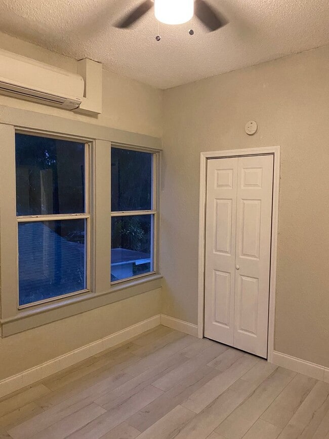 Building Photo - CHARMING 2 BEDROOM 1 BATH APARTMENT HOME - $500 OFF FIRST MONTH RENT!