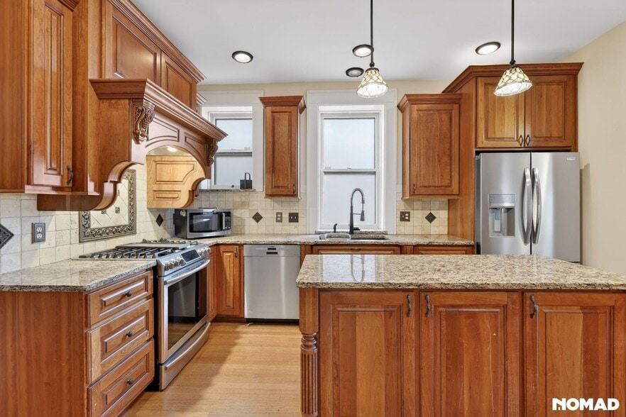 Building Photo - 910 N Clarkson St