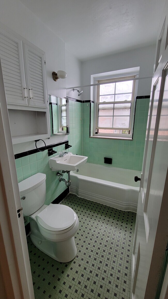 Building Photo - 339 Tappan St
