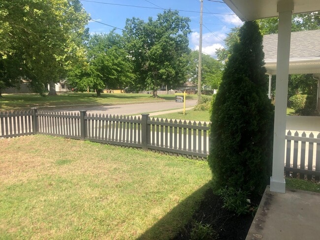 Building Photo - Cleveland Park Renovation!  Walking Distance to Everything! Jetted Shower - Fully Fenced - Garage...