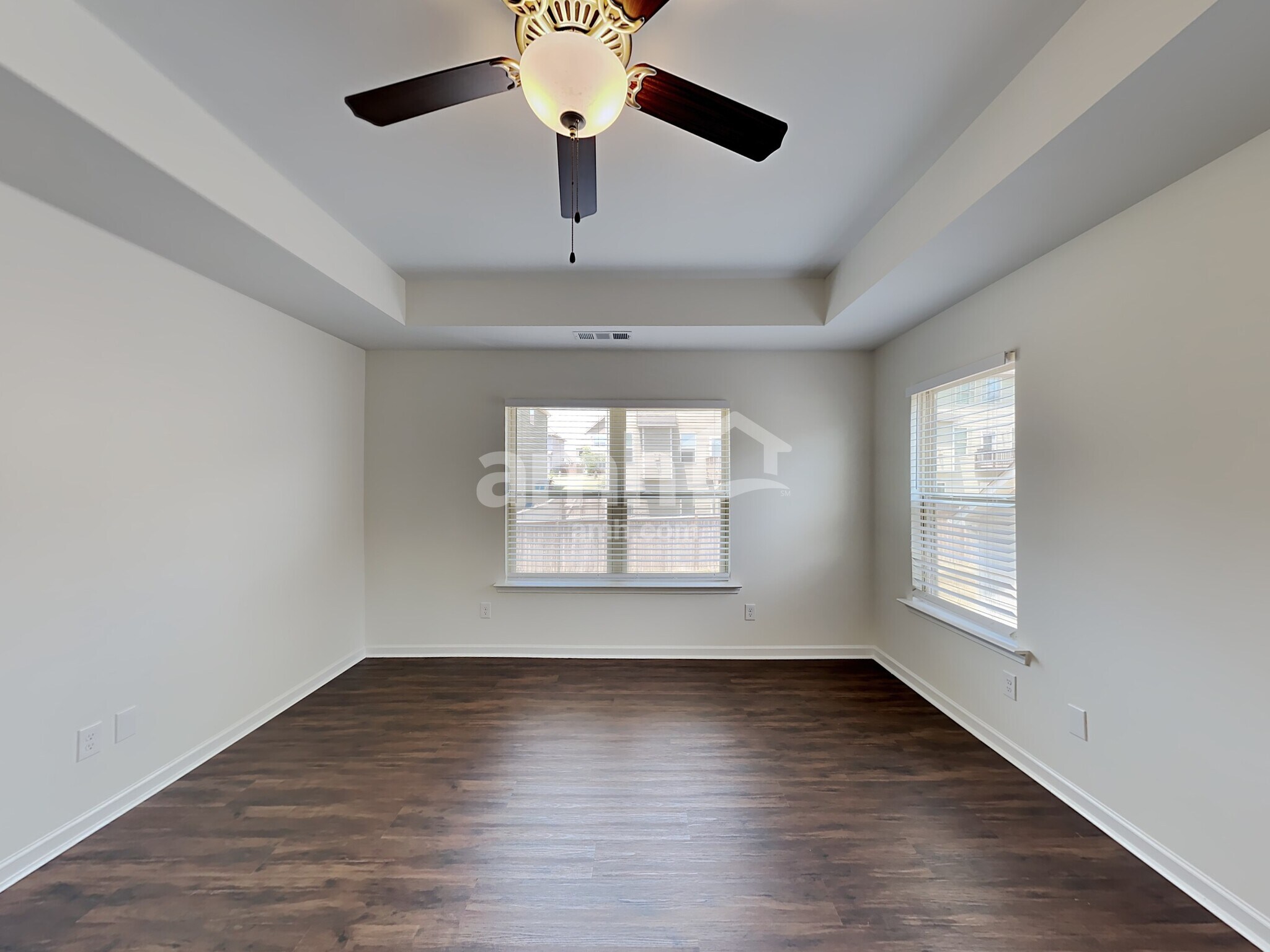 Building Photo - 1522 Balvaird Dr SE