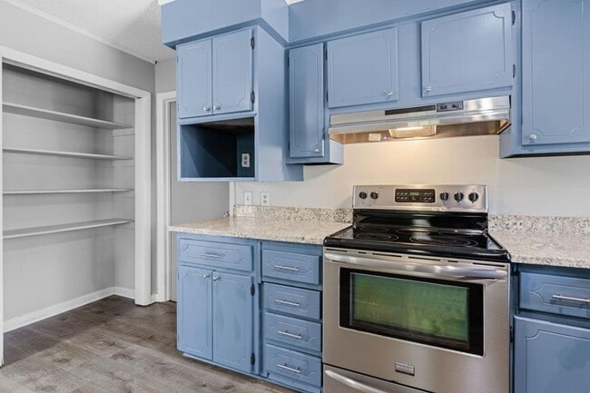 Building Photo - Spacious Brick Home with Modern Upgrades &...
