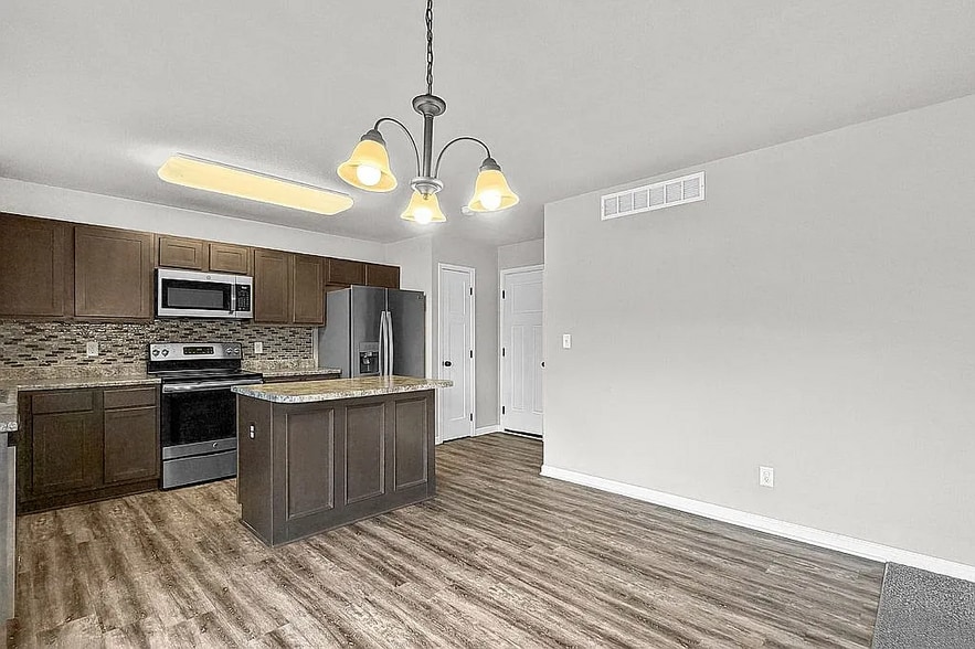 Building Photo - 205 SW 48th St