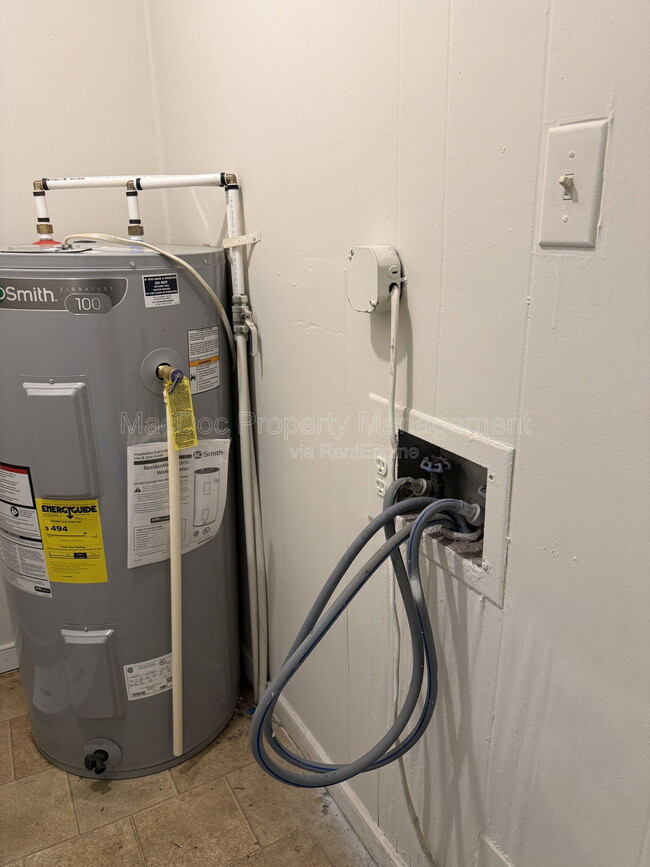 Building Photo - 7258 Twin Cedars Dr