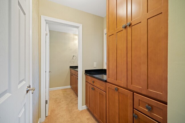 Building Photo - 3 Bedroom, 2.5 Bath Condo on the Pebble Creek Golf Course