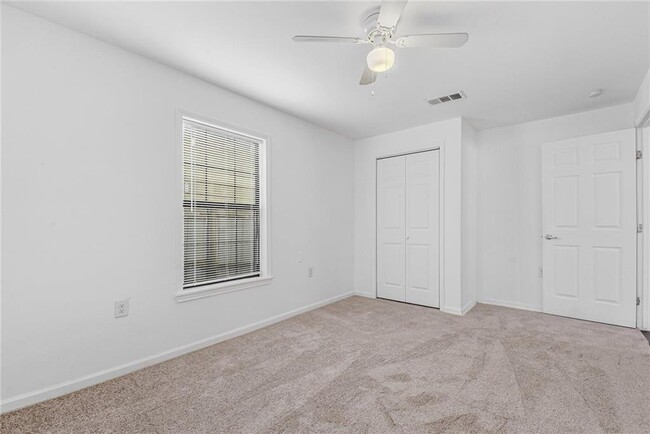 Building Photo - 1105 E 3rd St