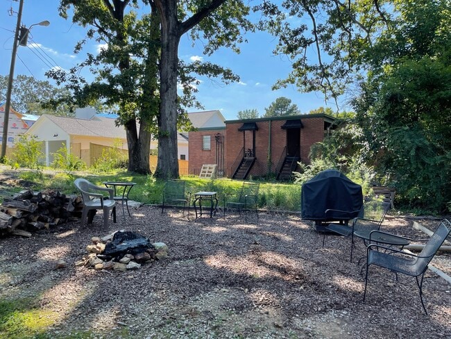 Shared backyard - 1900 Courtney Dr