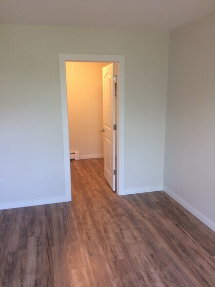 Building Photo - 8936 N Parkside Ave