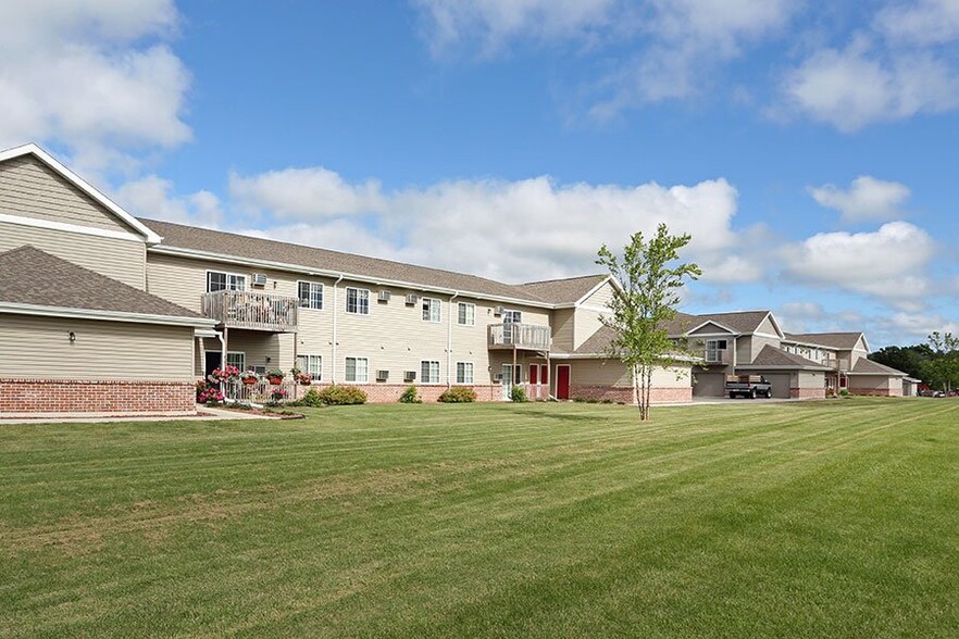 Building Photo - COBBLESTONE ESTATES