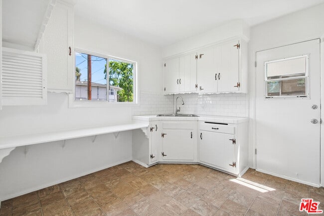 Building Photo - 5307 Vantage Ave