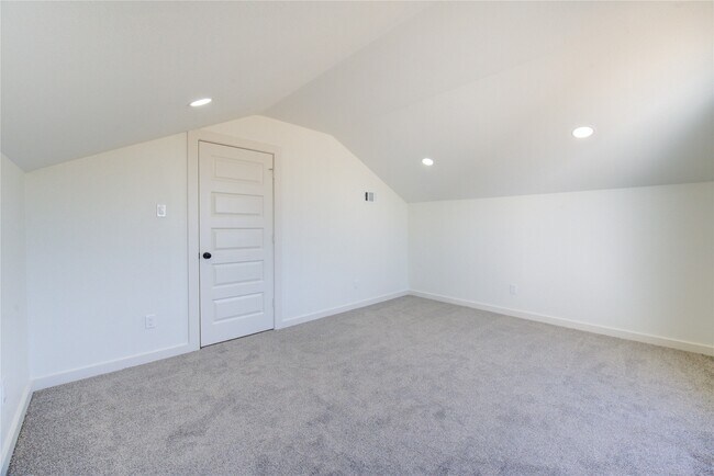 Building Photo - 2928 El Fenice Ln