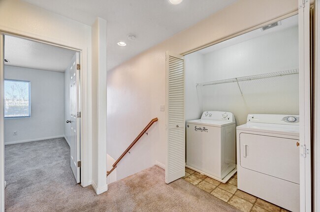 Building Photo - 9065 Diamond Bridge Ave