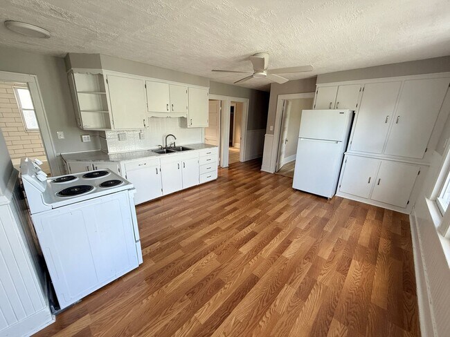 Building Photo - 100 Green St