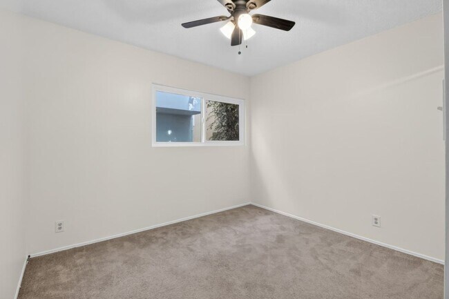 Building Photo - Moonstone