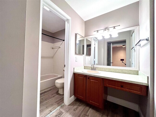 Building Photo - 2246 Discovery Cir W