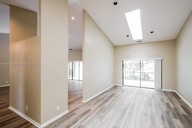 Building Photo - 8548 Eagle Run Dr