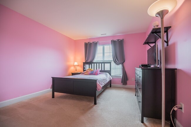 Building Photo - 216 Westbrook Dr