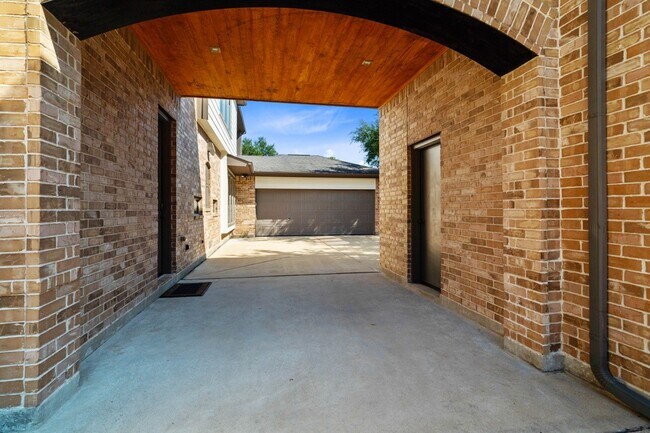 Building Photo - 19214 Noah Arbor Ln