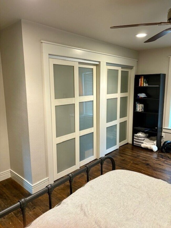 Building Photo - 2 bedroom HOUSE on the edge of Baylor's campus!