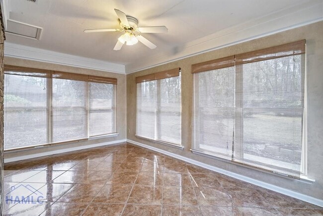 Building Photo - 405 Club Dr