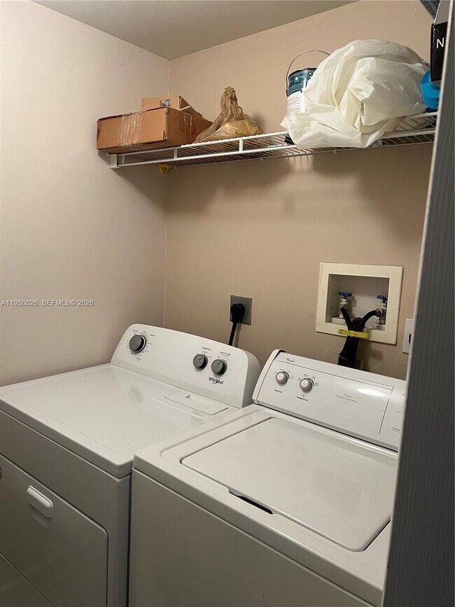 Building Photo - 17150 N Bay Rd