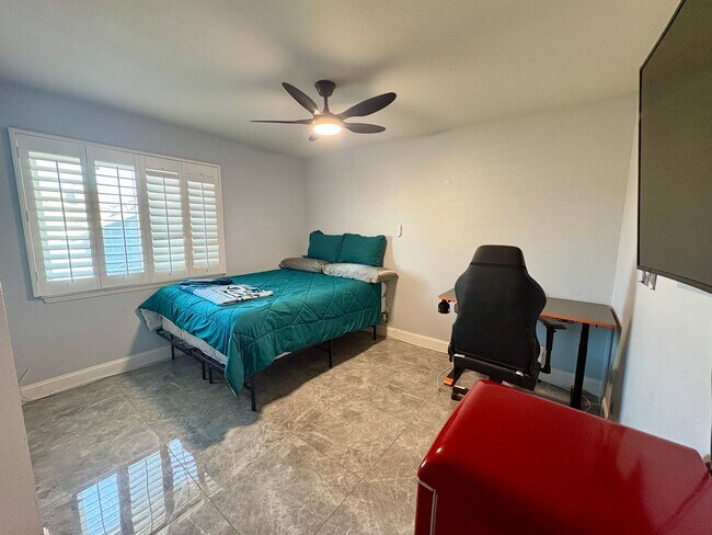 Building Photo - Spacious Living in a Beautifully Updated 4 Bedroom Home!