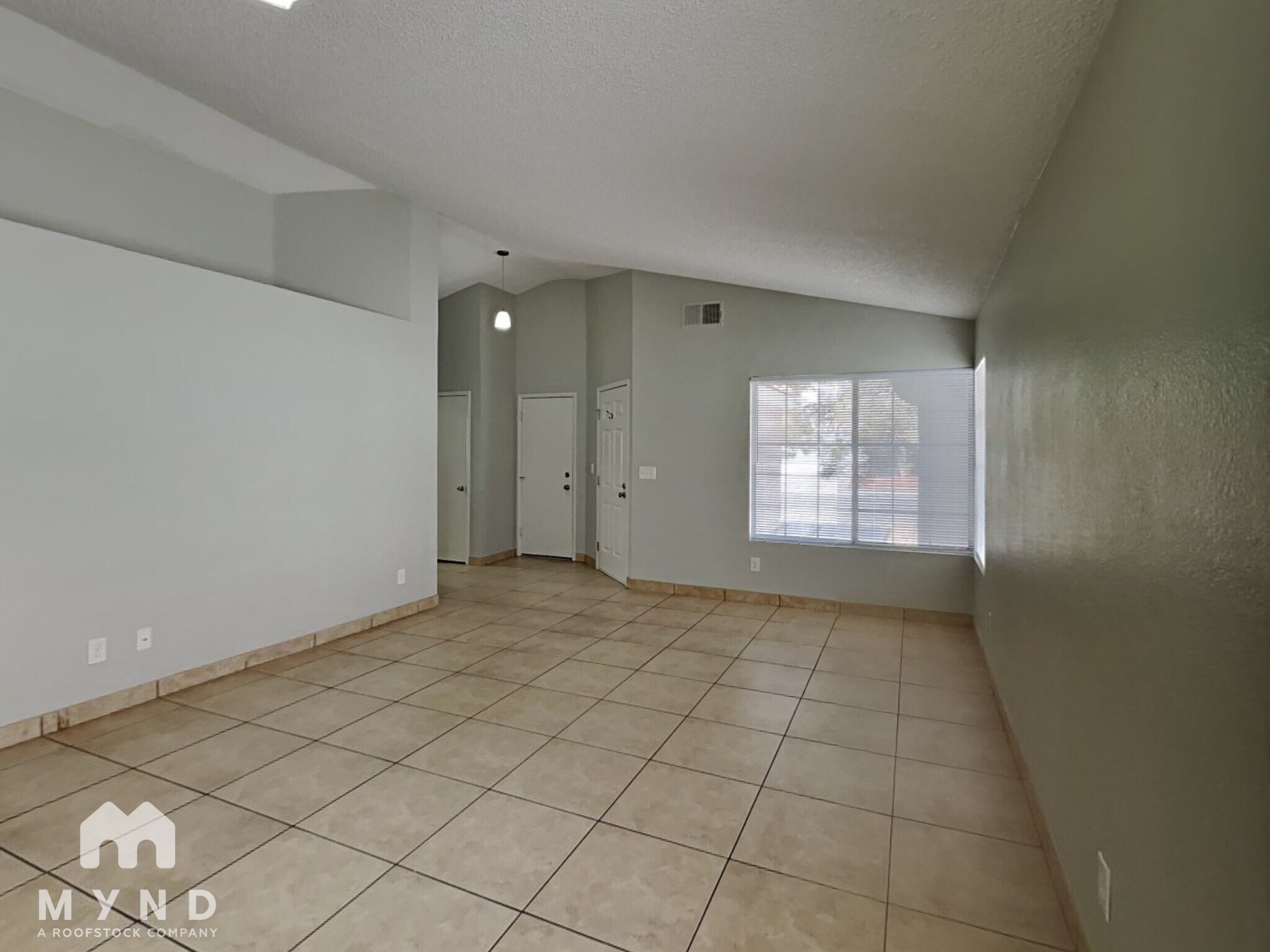 Building Photo - 1328 Sun Point Dr