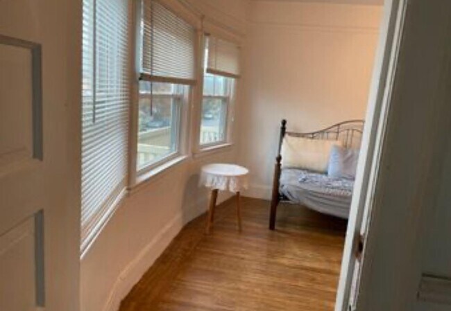 Building Photo - 2139 Prince St