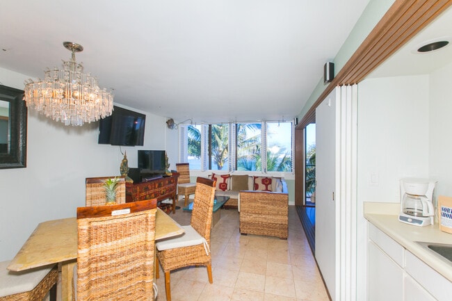 Building Photo - Fully Furnished Beach Front Condo on North Shore!