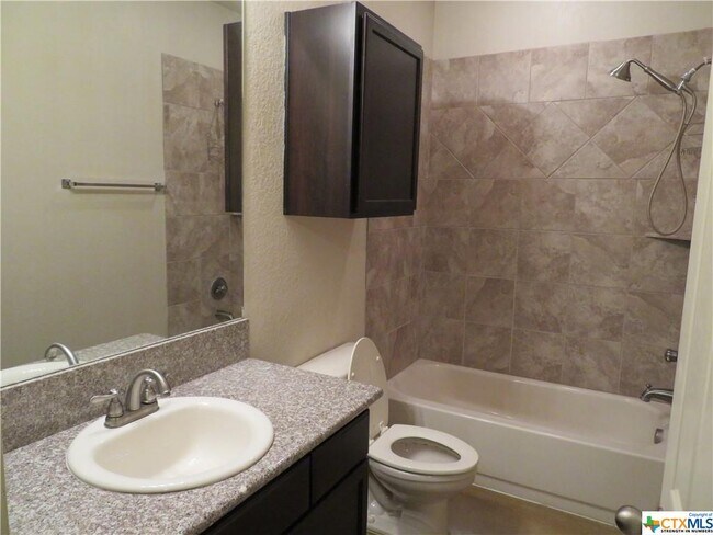 Building Photo - 929 Brown Rock Dr