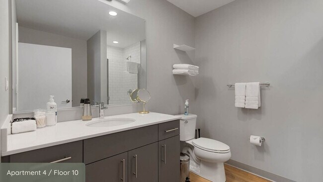 Building Photo - 853 W Blackhawk St