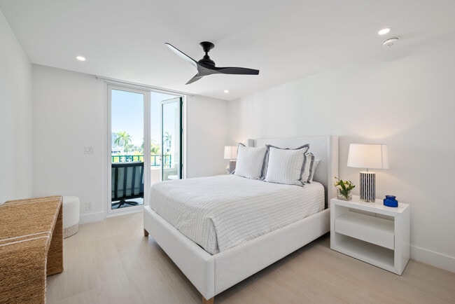 Building Photo - 100 SE 5th Ave