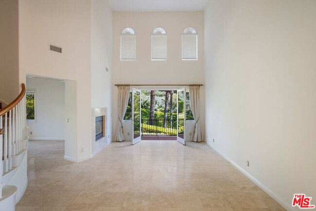 Building Photo - 16800 Calle Montecito