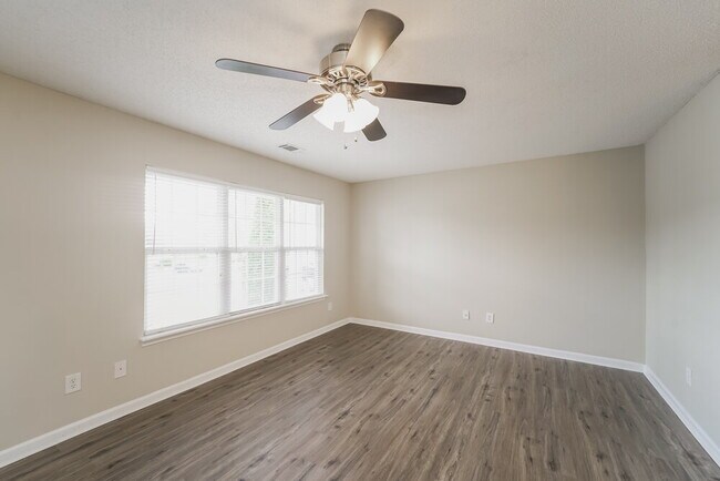 Building Photo - 16927 Greenlawn Hills Ct